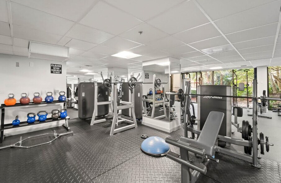 Building Photo - 540 Brickell Key Dr