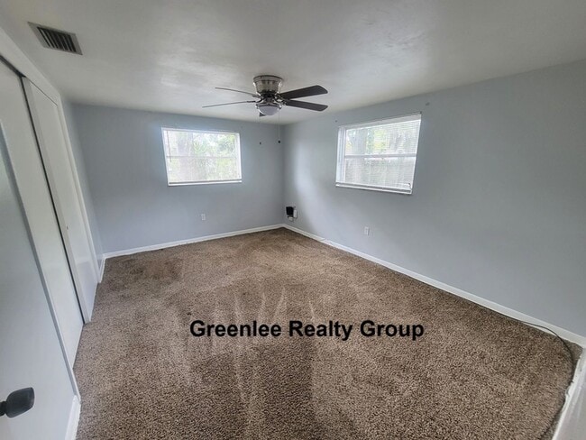 Building Photo - Spacious 2 Bed/ 1 Bath Triplex Apt. Trash and Lawn Included!