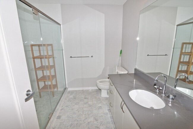 Building Photo - 323 Boylston St