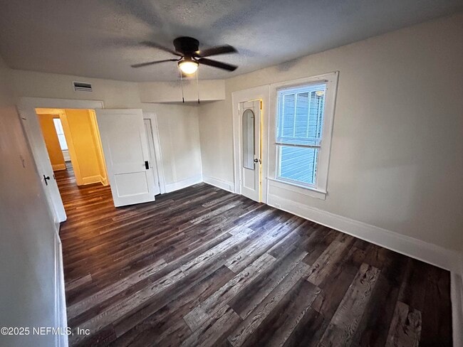 Building Photo - 2561 Rosselle St
