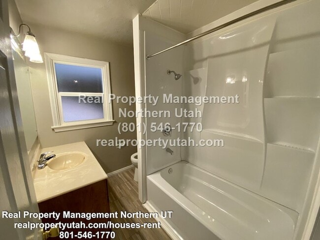 Building Photo - 5 Bedroom 2 Bath Rambler Now Available in ...