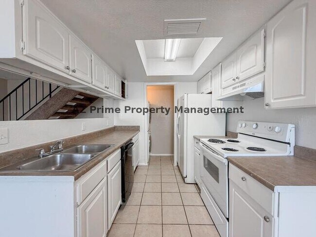 Building Photo - 2625 W Ocotillo Rd