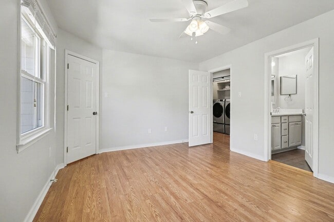 Building Photo - Updated 3 Bedroom Townhome!!! ***Available NOW***