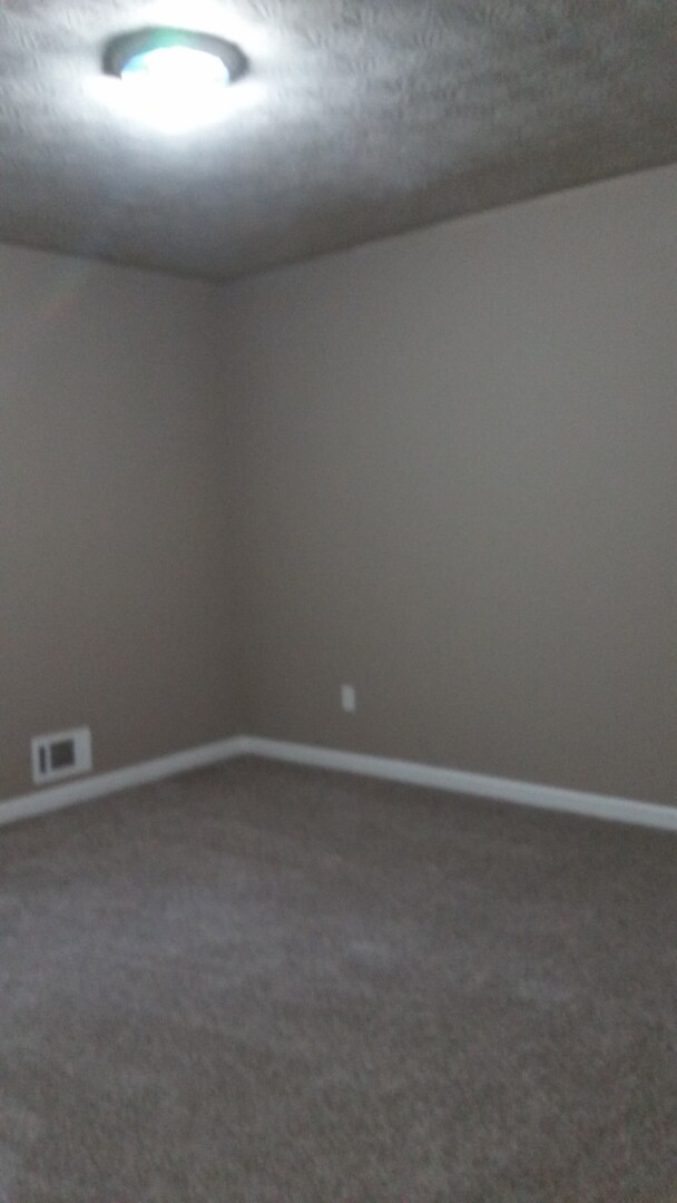 Building Photo - Coming Soon: Secluded 3 Bed x 2 Bth Ranch-...
