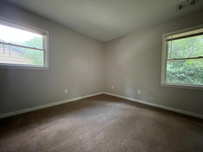 Building Photo - 526 Huntsmoor Dr