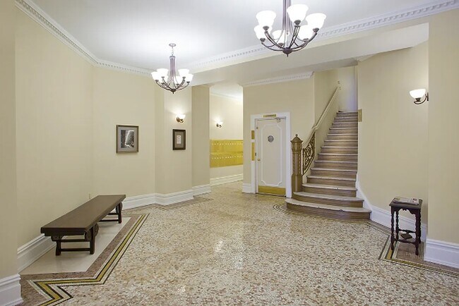 Building Photo - 102 W 75th St