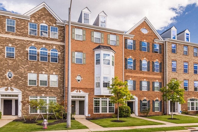 Building Photo - 13643 Air and Space Museum Pky