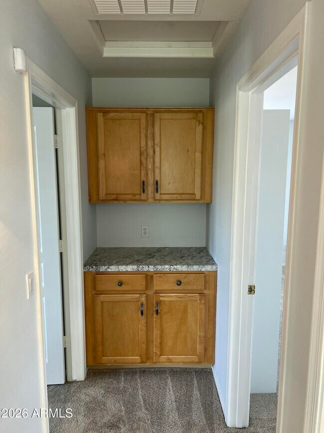 Building Photo - 2552 W St Catherine Ave