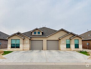 Building Photo - Charming Townhome!