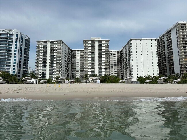 Building Photo - 6039 Collins Ave