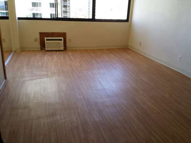 Building Photo - Kukui Plaza- Ewa Tower- 1 Bedroom, 1 Bath!
