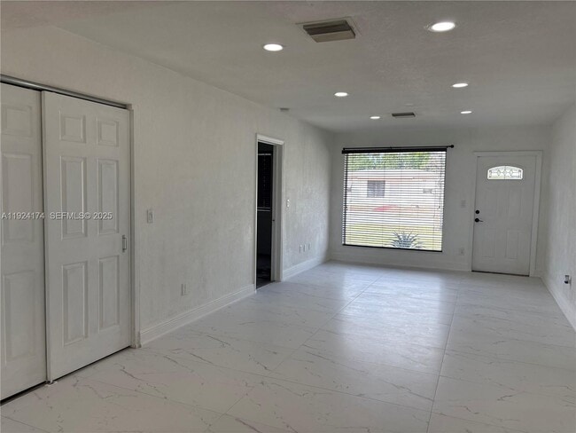 Building Photo - 3500 SW 36th St