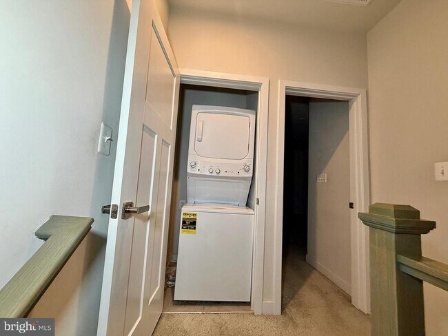 Building Photo - 4812 Crest View Dr