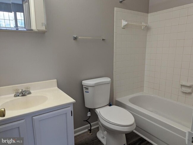 Building Photo - 1076 Spring Valley Ct