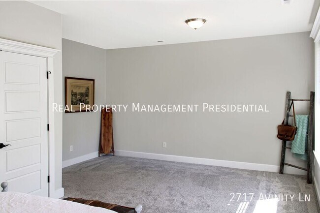 Building Photo - 2717 Avinity Ln