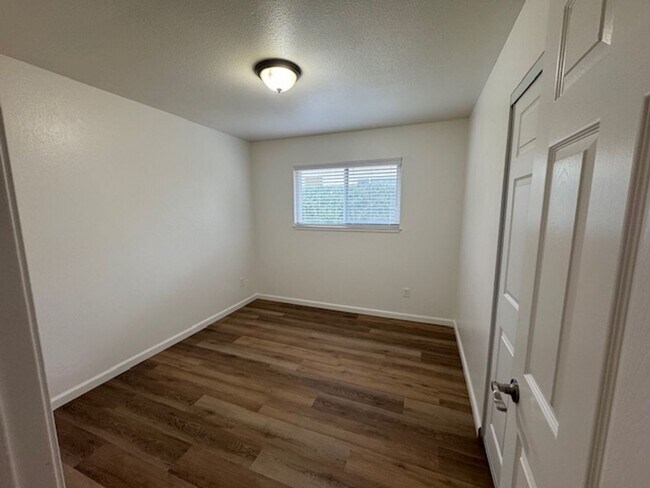 Building Photo - Beautiful 4 Bedroom House Available Now!