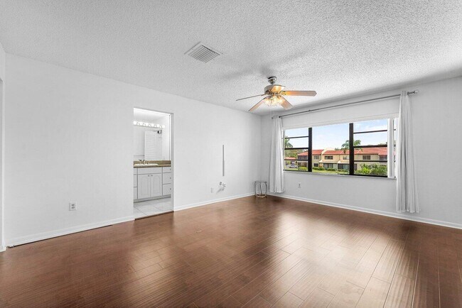 Building Photo - 8566 Casa Del Lago