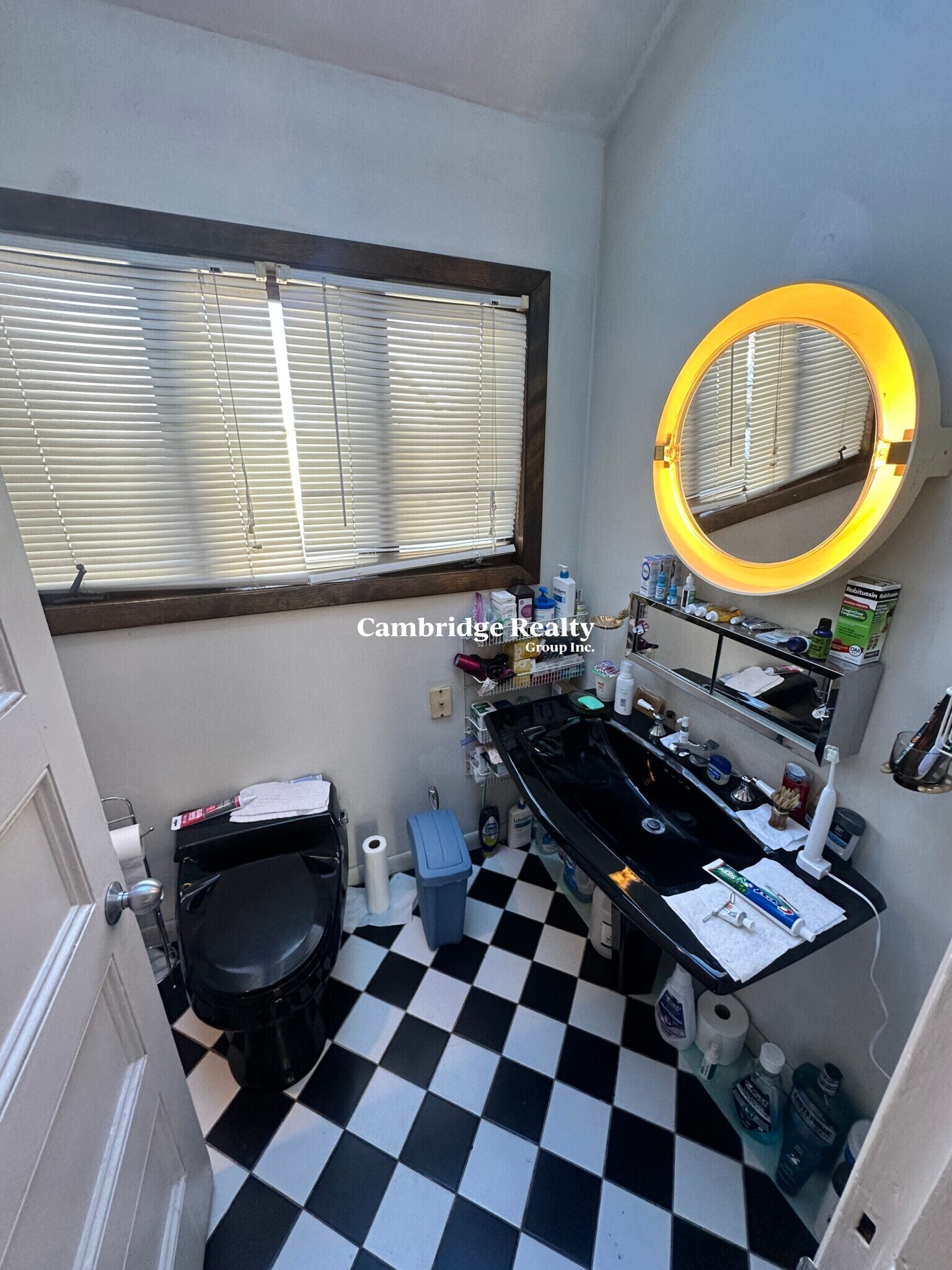 Building Photo - 147 Willow Ave