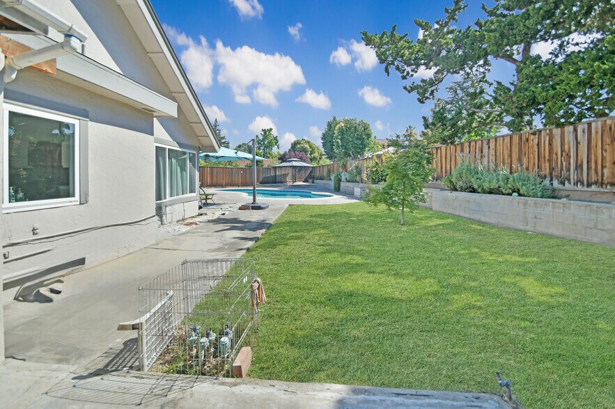 Building Photo - 7225 Via Romera