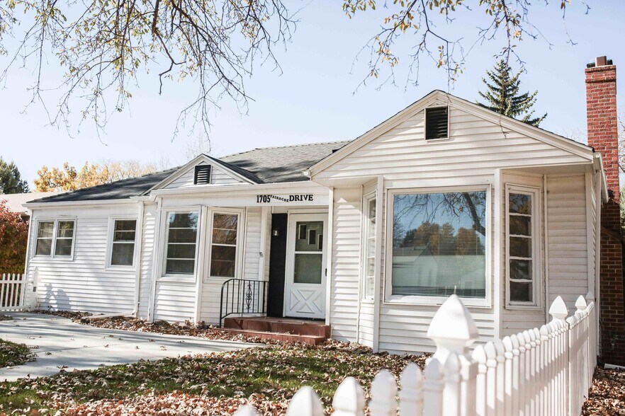 Front of home - 1705 Fairacres Drive