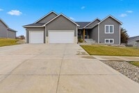 Building Photo - Stunning 6 Bed, 3 Bath Heritage Hills Home | 3-Car Garage | Walk-Out Basement