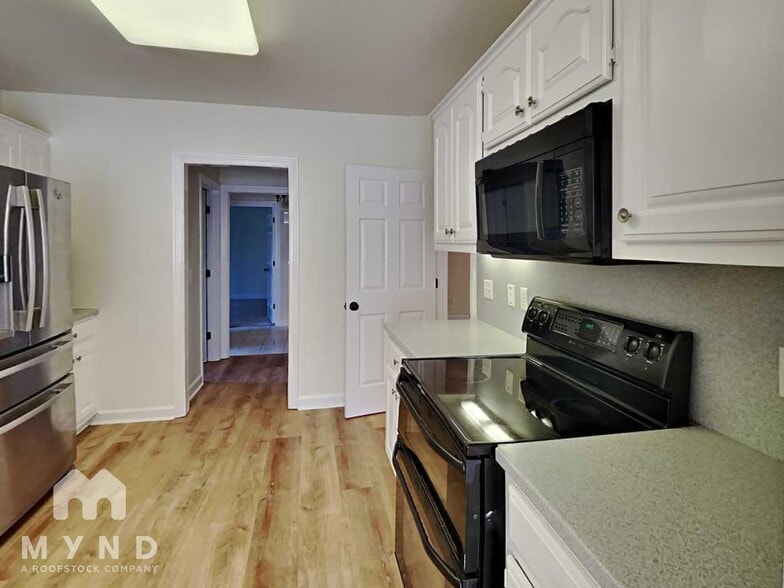 Building Photo - 4601 Lake Village Dr