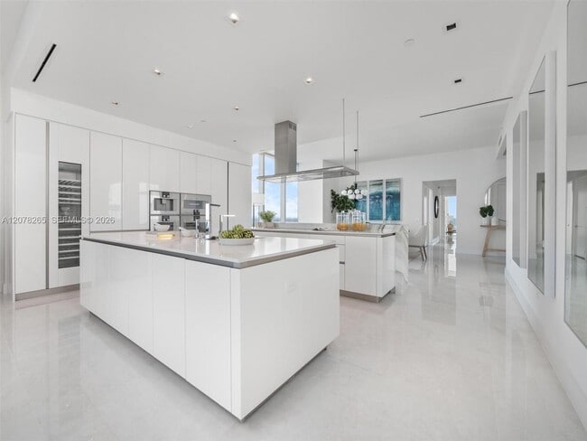 Building Photo - 18501 Collins Ave