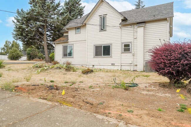 Building Photo - Beautifully Renovated 4-Bedroom Farmhouse on Large Corner Lot in the Heart of Sublimity - Water/S...