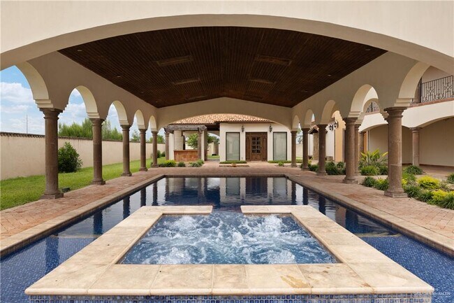 Building Photo - 2304 Antigua Dr