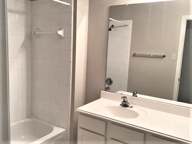Building Photo - 4715 Meadows Edge Ln