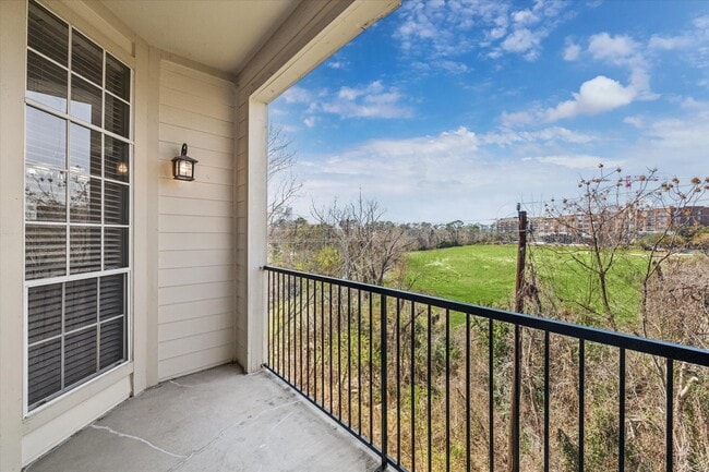 Building Photo - 5353 Memorial Dr