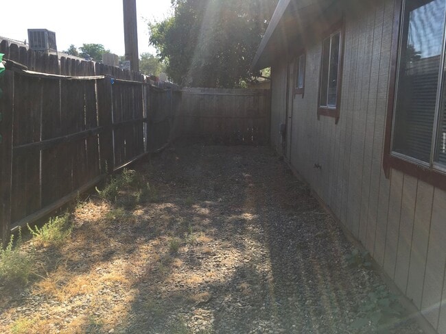 Building Photo - Charming 3-Bedroom Home