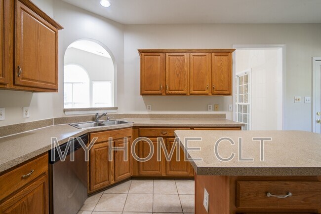 Building Photo - 15012 Rothesay Dr