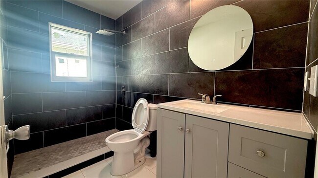 Building Photo - 13427 Heron Cove Dr