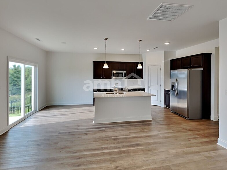 Building Photo - 222 Malayna Dr S
