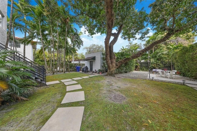 Building Photo - 333 SW 30th Rd