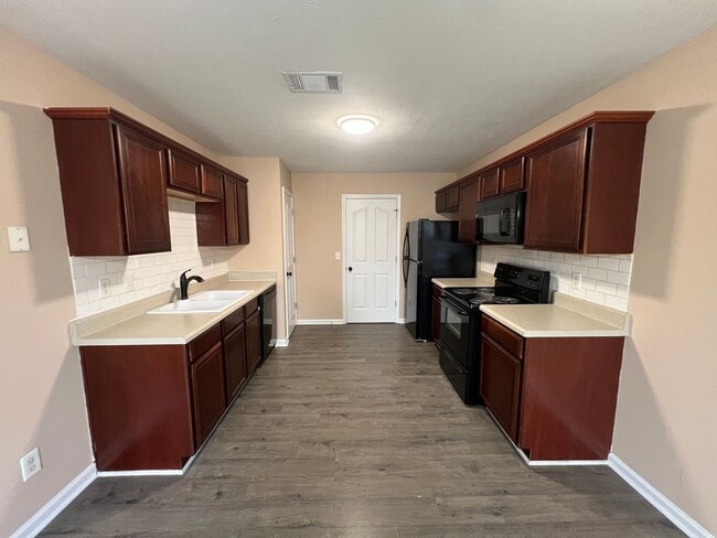 Building Photo - $250 Off First Month's Rent! Nice 3 Bedroom 2 Bath Home in Lavergne - Available Now!