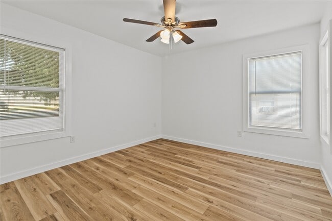 Building Photo - 1717 W 4th St