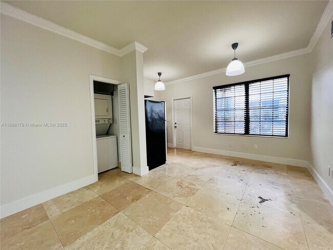 Building Photo - 1470 Lincoln Terrace