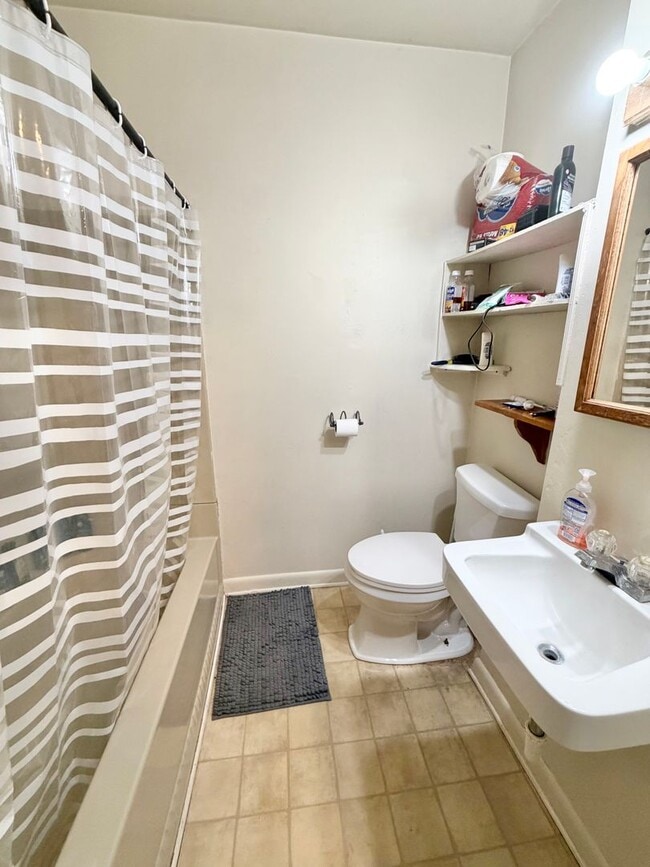 Building Photo - 168 N Winooski Ave