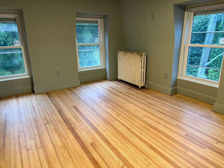 Building Photo - 31 N Eckar St