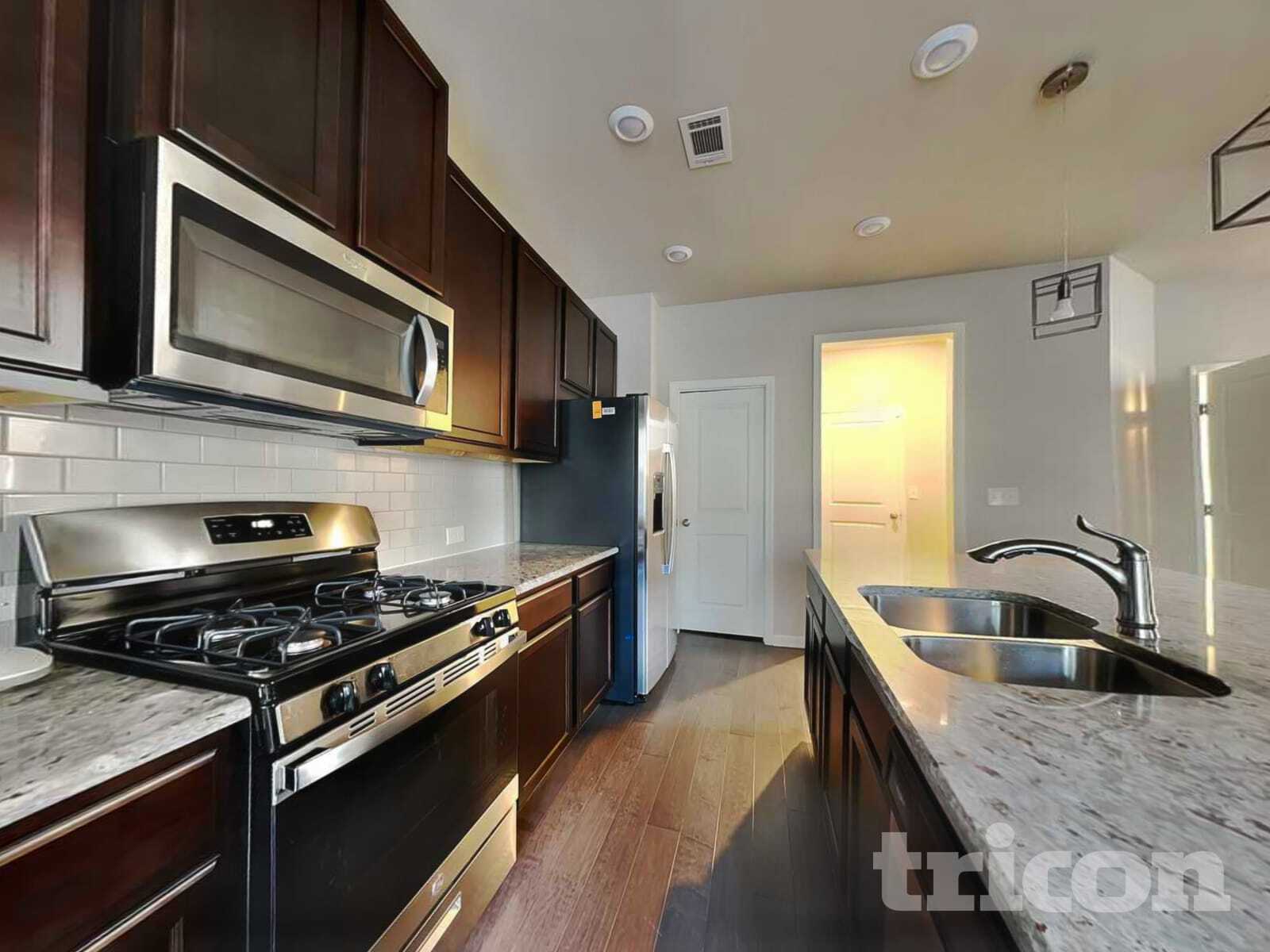 Building Photo - 208 Evergreen Way