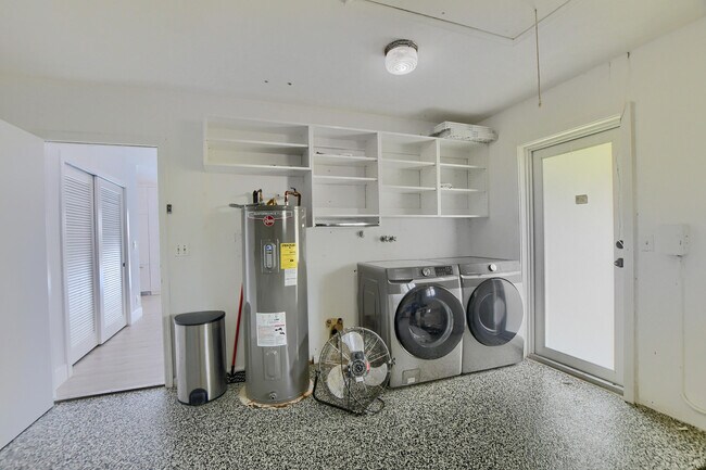 Building Photo - 891 Hickory Terrace