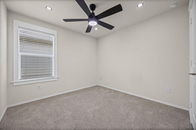 Building Photo - 11801 Rush Ln