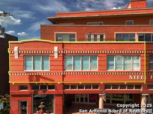 Building Photo - 1401 S Flores St