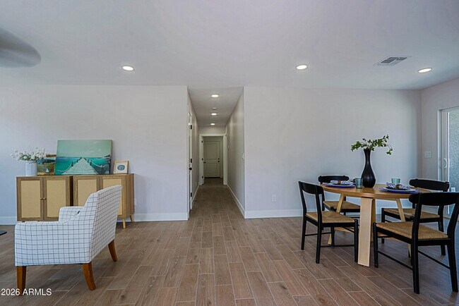 Building Photo - 454 S Pioneer