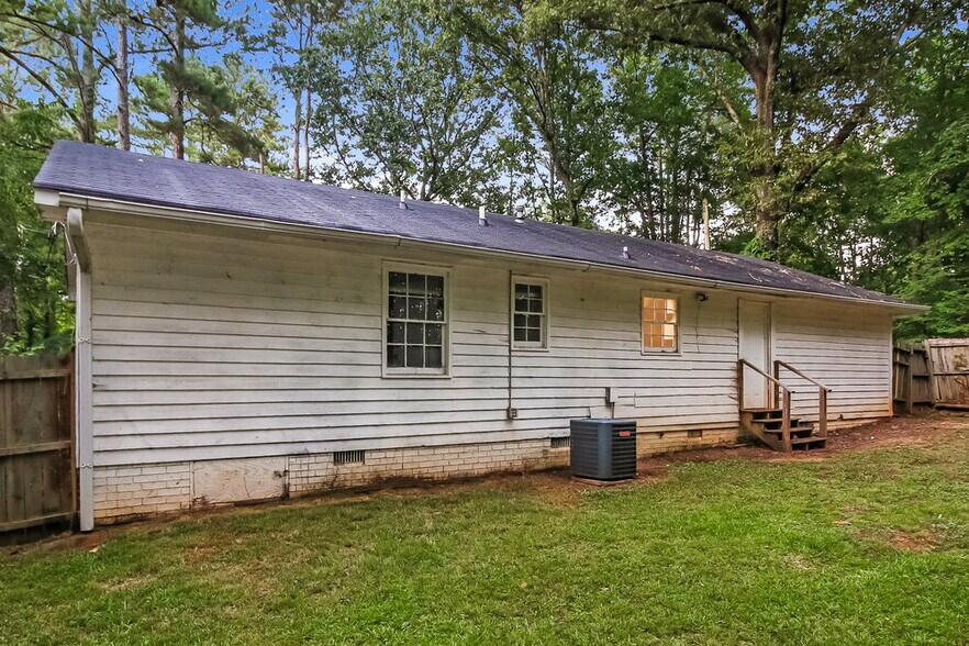 Building Photo - 30 Hidden Pines Dr