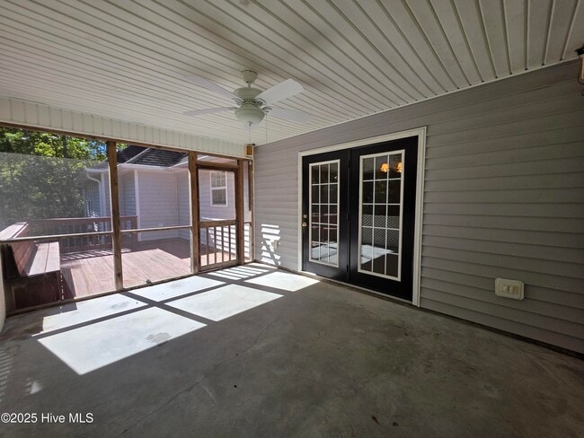 Building Photo - 345 Farina Dr