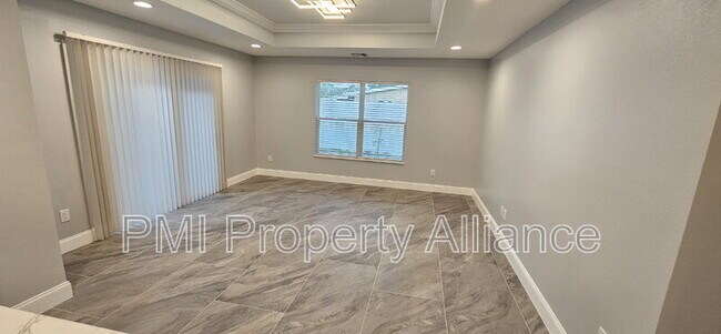 Building Photo - 1120 Lincoln Terrace