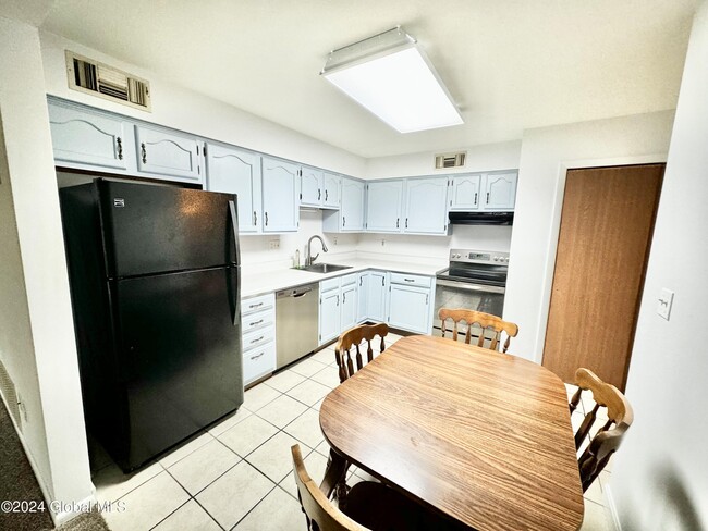 Building Photo - 3A Lacosta Dr